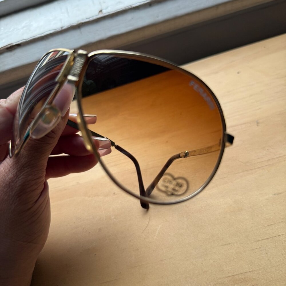 Vintage Ferarri Aviator Sunglasses W/ Case - Gold Frame & Brown Gradient Lens - Picture 4 of 4